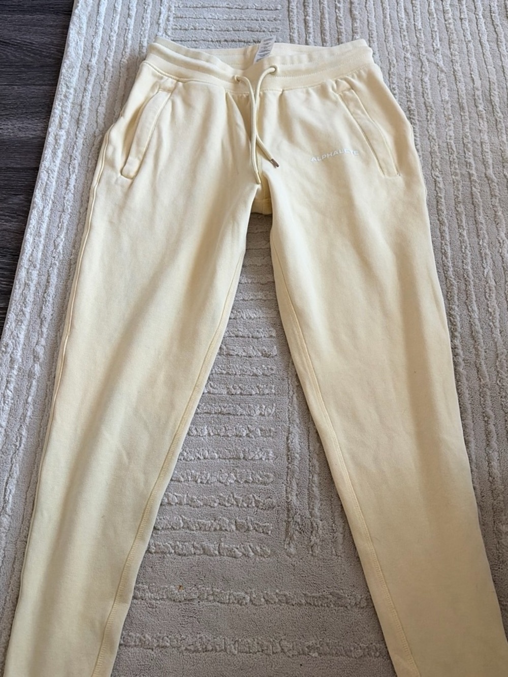 Alphalete Essential Core Joggers butter yellow Small